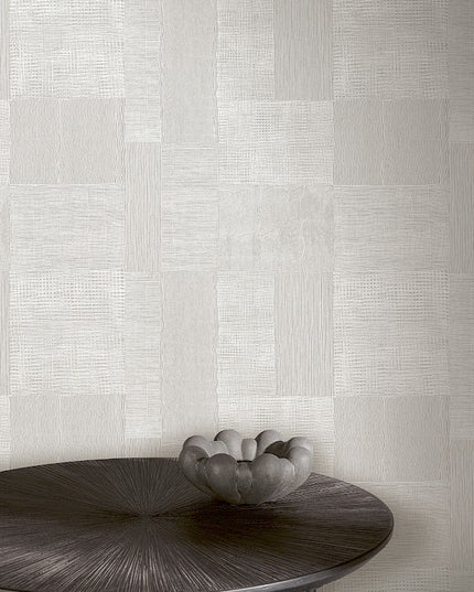 TRA203 Masureel Traces Traces - Dit behang is een subtiele combinatie van verschillende grijstinten met lichte beige accenten