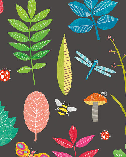 WGU50102W Dutch Wallcoverings When i grow up Forest Floor - Dit behang is levendig en kleurrijk met een mix van zwart