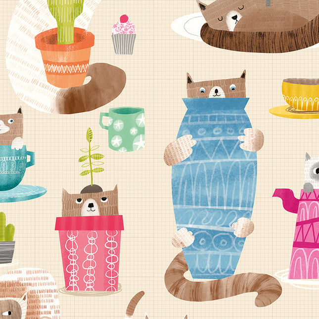 WGU50111W Dutch Wallcoverings When i grow up Kitten Kaboodle - Dit behang is speels door het gebruik van zachte beige tinten als achtergrond